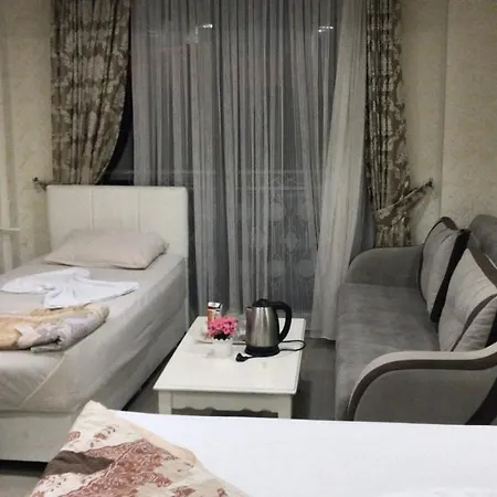 Saraj Deluxe Otel *