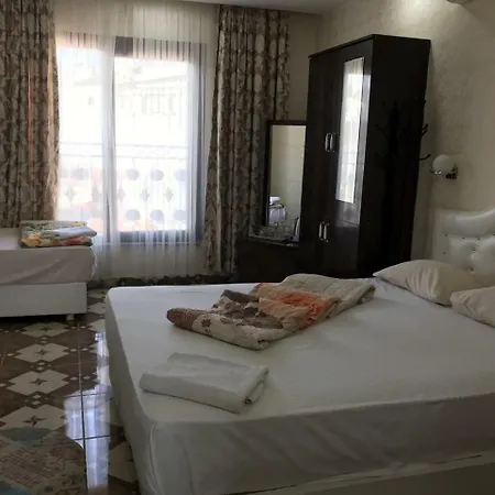 Saraj Deluxe Otel *