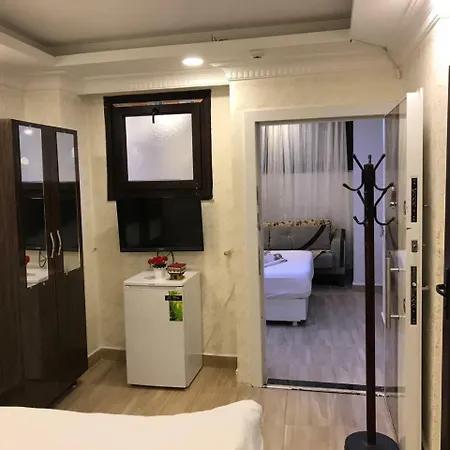 Saraj Deluxe Otel *